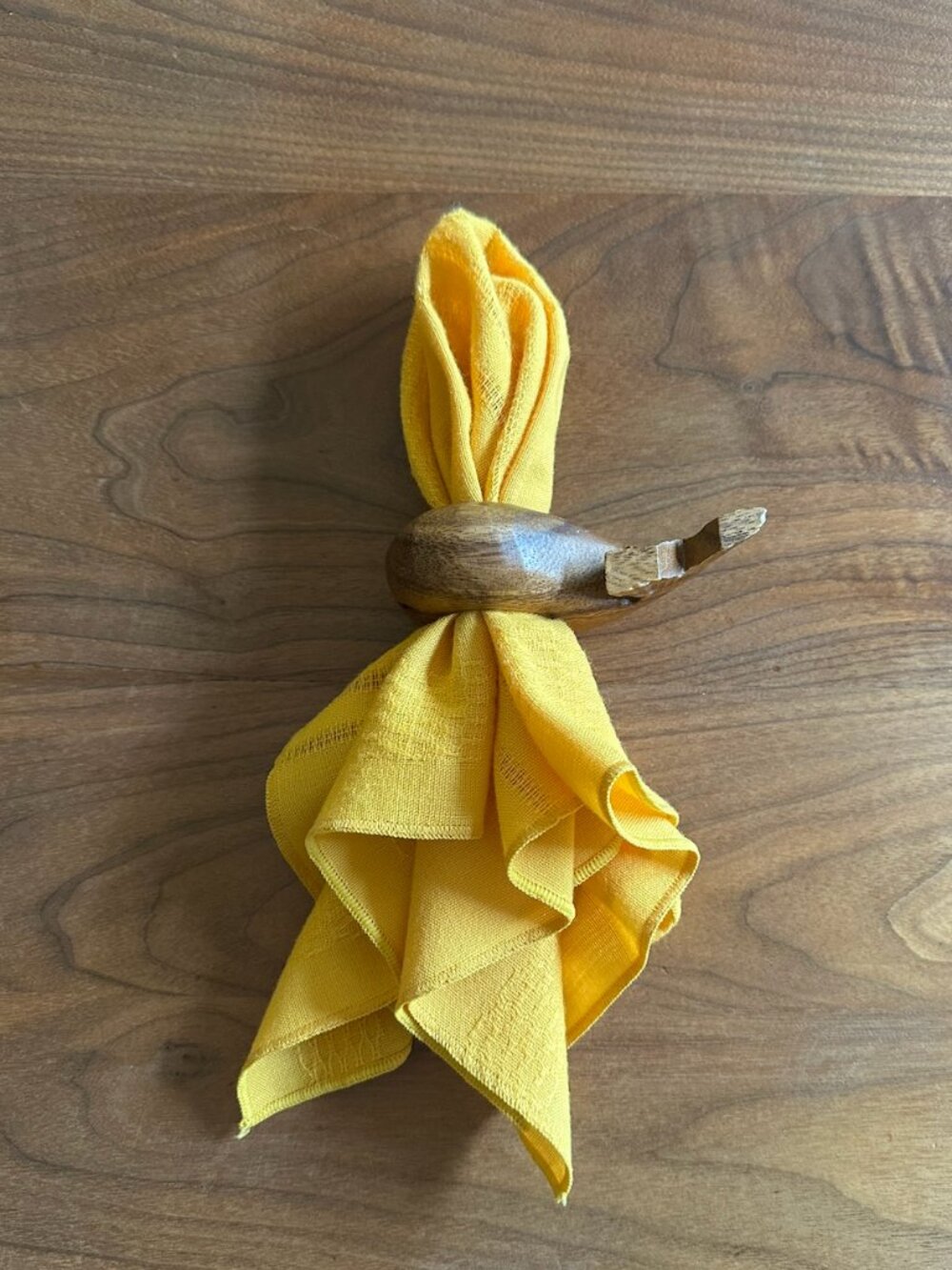 4 Vintage Wooden Whale Napkin Rings (Made in Philippines) and 4 Vintage Napkins